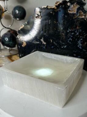 Large Square-Shaped Selenite Bowl SB02